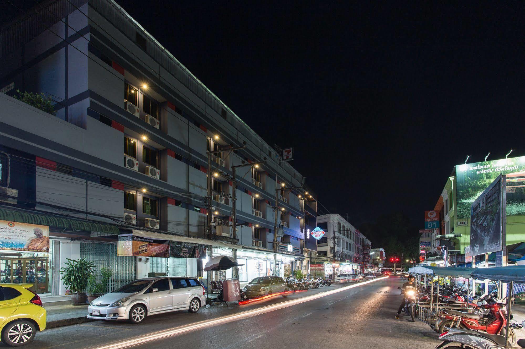 甲米城市酒店 外观 照片